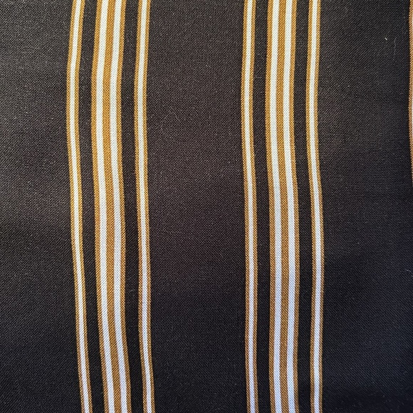 Uma and Leopold anthropology flowy relaxed fit flattering on so many figures - Picture 5 of 6